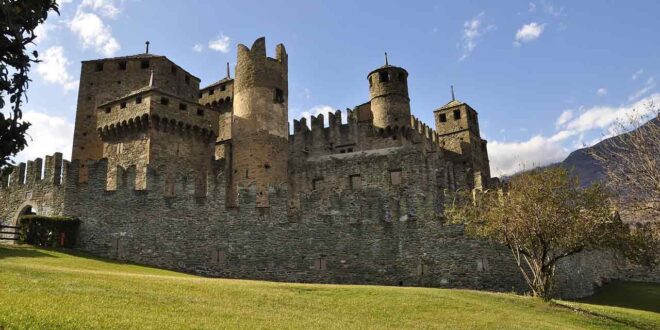 Castello Fenis Valle D'Aosta