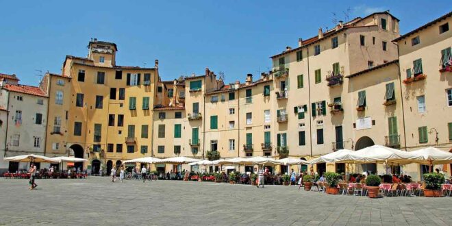 Piazza Anfiteatro Lucca