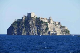 Pasqua Ischia, l'isola del castello Aragonese